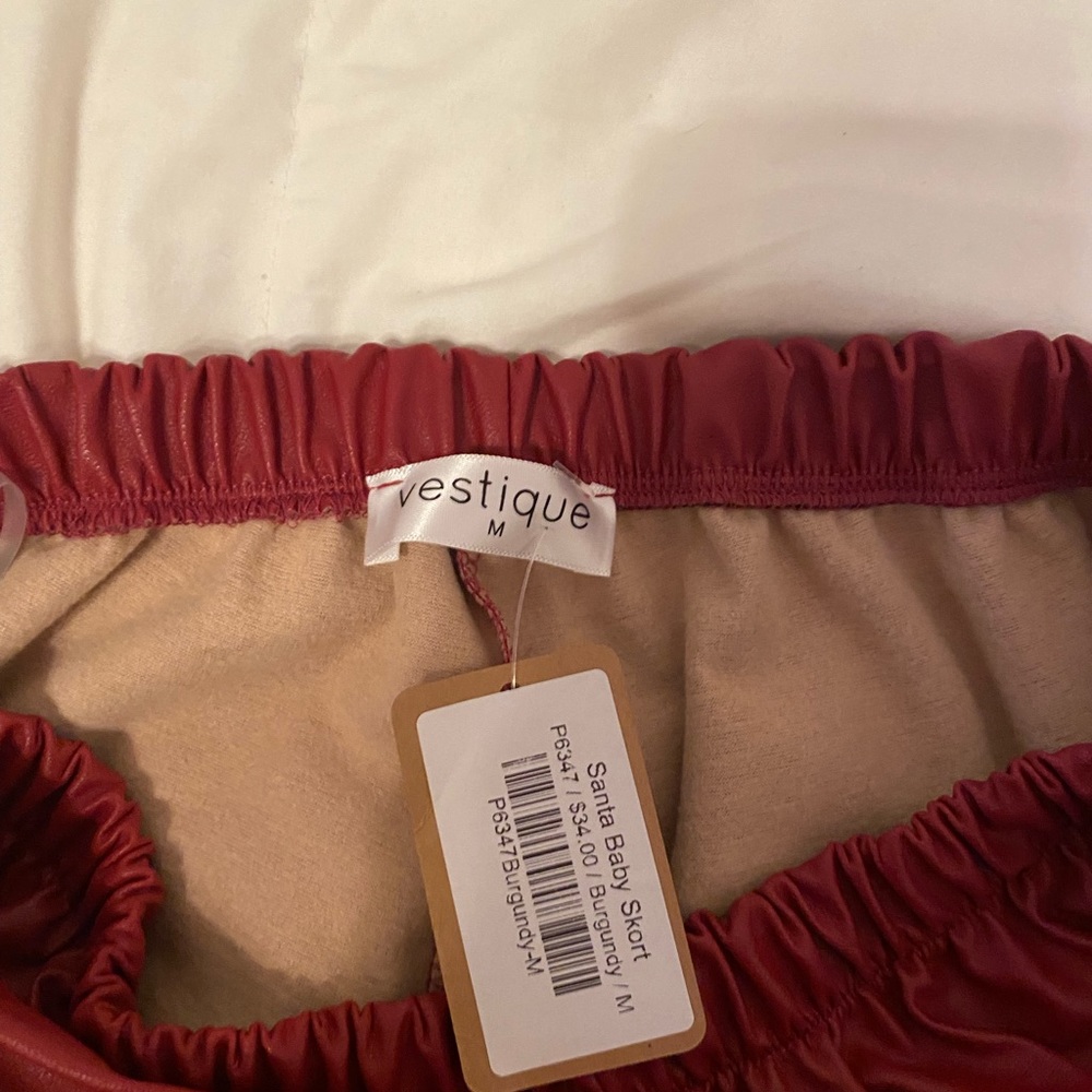 Red skort - Picture 2 of 3